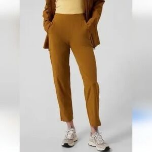 Athleta Brooklyn Mid Rise Ankle Pant in Brass Yellow. Size 0.